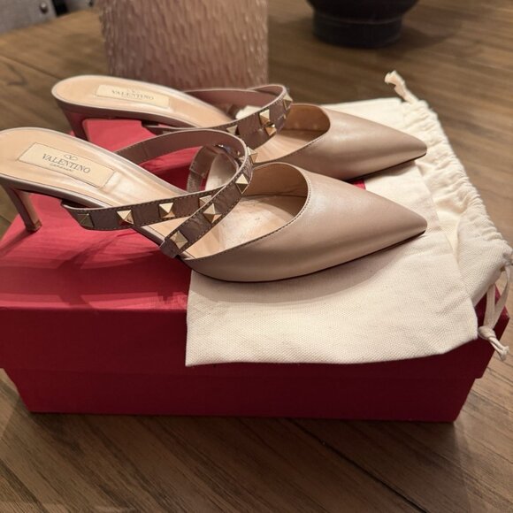 Valentino Garavani Rockstud Kitten Heel Mule Nude Leather - Picture 2 of 5